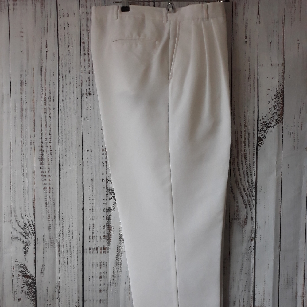 Vintage mens pleated Pants size 38.